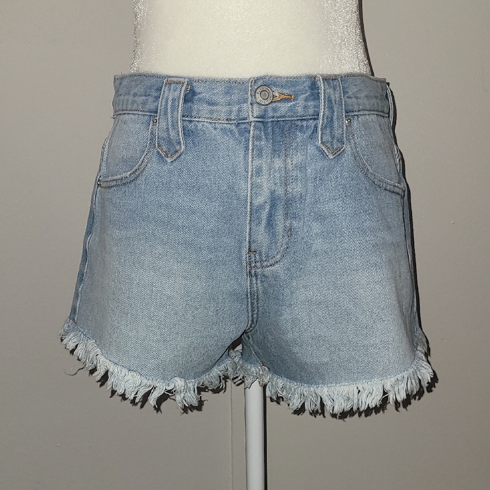 Full Tilt Light Wash Frayed Hem Denim Shorts EUC Size 28